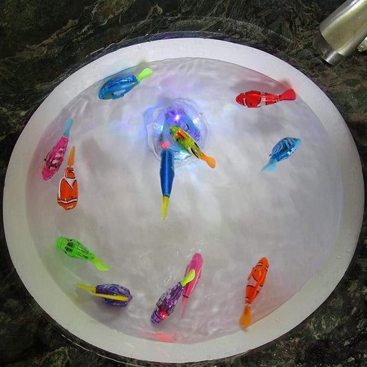 Cat Interactive Electric Fish Toy Water Cat Toy for Indoor Play Swimming Robot Fish Toy for Cat and Dog with LED Light Pet Toys New Bath Toys Interactive Plastic Fish Toys Electronic Cat Toy Gift to Stimulate Your Pet's Hunter Instincts